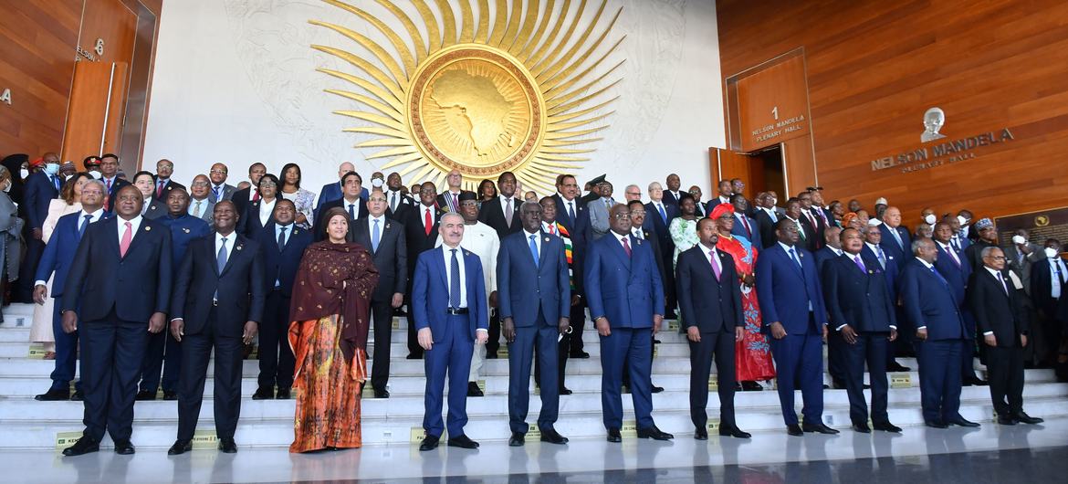 La Vice-Secrétaire générale Amina Mohammed (au premier rang, troisième à gauche) s’est jointe aux dirigeants lors du sommet de l'Union africaine à Addis-Abeba, en Éthiopie