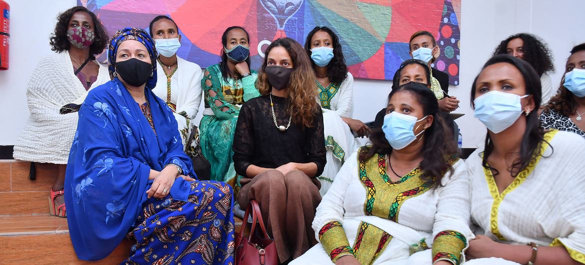 Deputy Secretary General Amina Mohammed meets young businesswomen in Addis Ababa, Ethiopia.