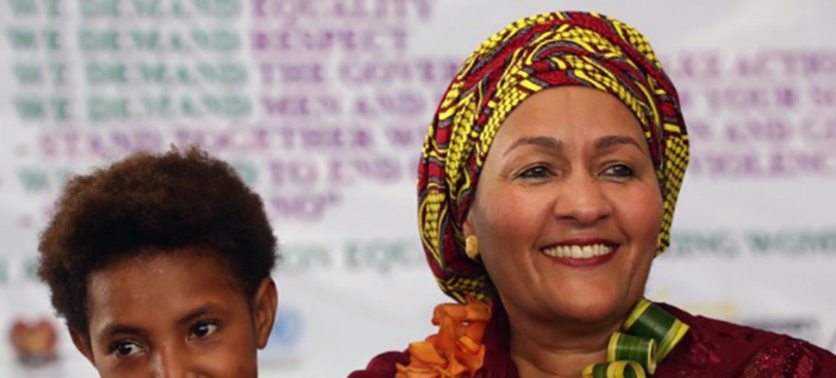 Vice-secretária-geral da ONU Amina Mohammed apresentando a iniciativa Spotlight na Papua Nova Guiné