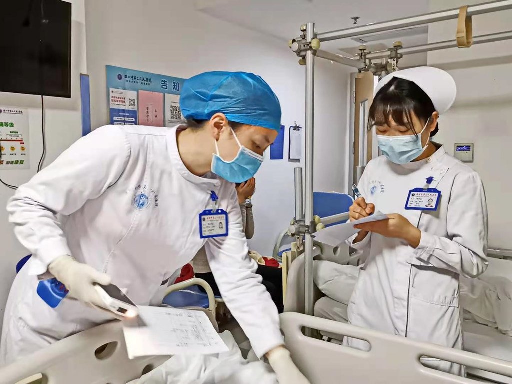 Trabajadoras médicas en el hospital de Shenzhen en China.