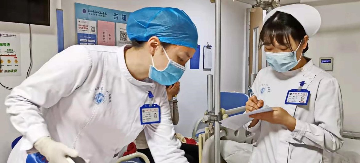 Mulheres trabalhadoras do departamento de medicina esportiva do Hospital Shenzhen Second