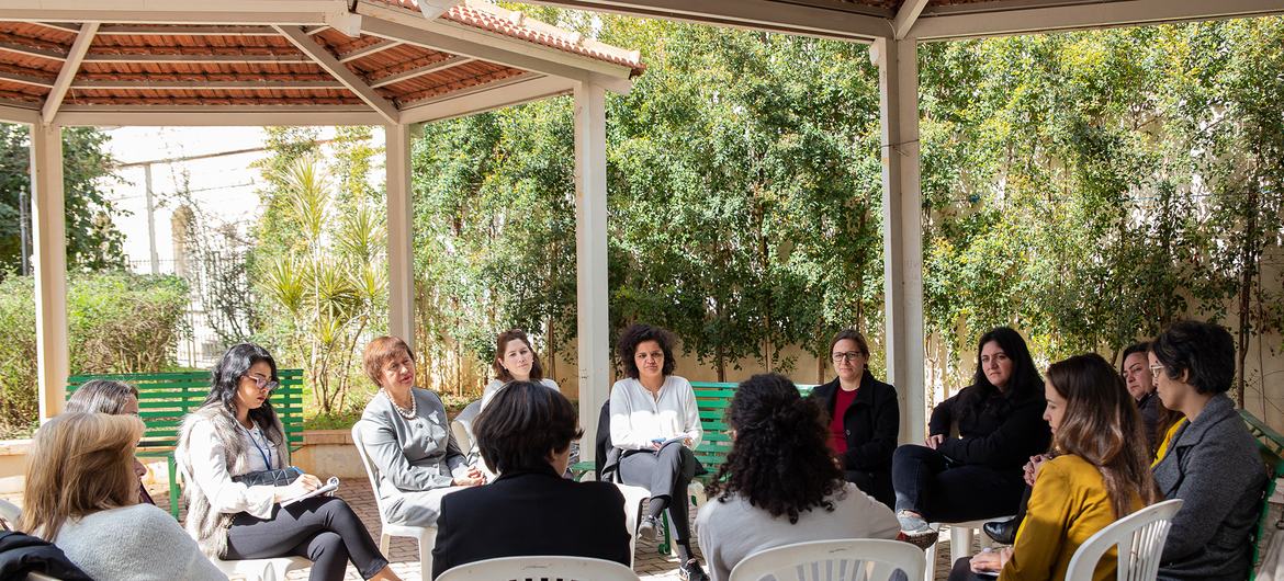 بمناسبة اليوم العالمي للمرأة، انضمت المنسقة الخاصة للأمم المتحدة في لبنان، السيدة يوانّا فرونِتسكا، إلى حوار تفاعلي أدارته هيئة الأمم المتحدة للمرأة، مع ممثلين عن ستّ منظمات مستقلة بقيادة نسائية.