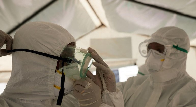 Personal médico con equipos de protección contra el coronavirus