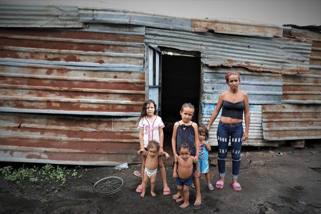 Dioximar Guevara vit avec ses cinq enfants dans un bidonville à Bolivar, au Venezuela.