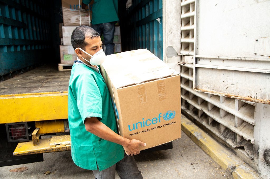 Livraison par l'UNICEF de fournitures médicales dans un hôpital universitaire au Venezuela.