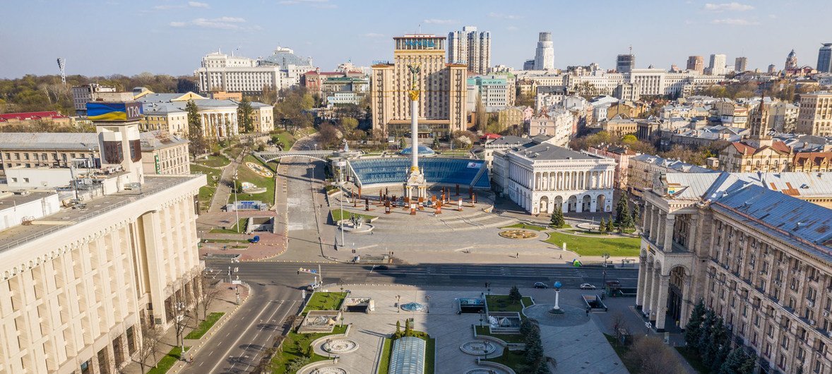 Майдан Независимости. Центр Киева во время карантина. Пятница, вторая половина дня. 