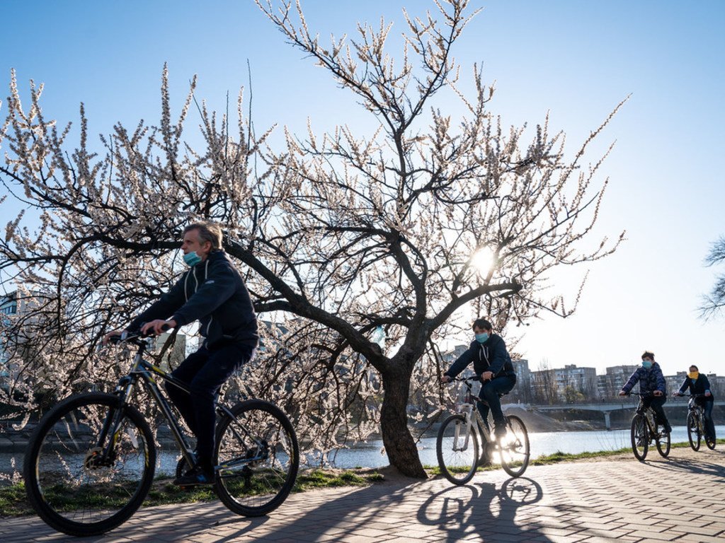 在2019冠状病毒大流行期间，自行车已成为乌克兰基辅人们在通勤和休闲的选择。