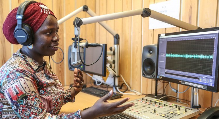 L'animatrice de Radio Miraya, Irene Lasu, qui est basée à la Mission de maintien de la paix des Nations unies au Soudan du Sud (MINUSS)