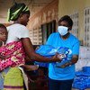 L'UNICEF distribue des fournitures essentielles aux familles en Côte d'Ivoire pendant la pandémie de Covid-19.