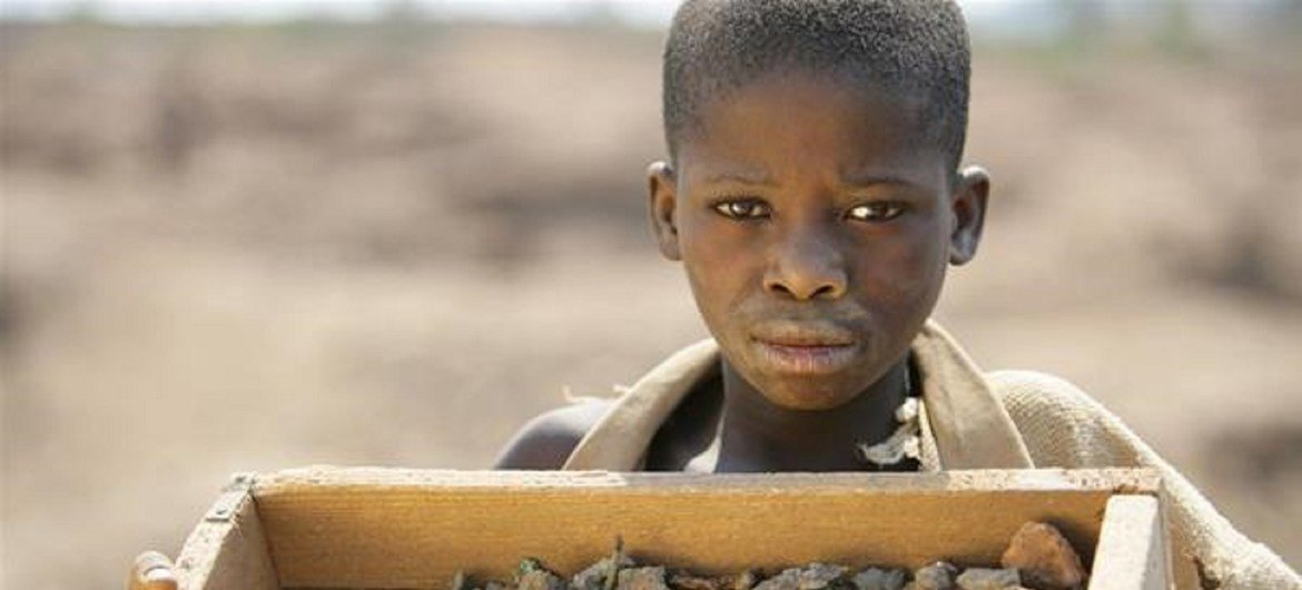‘Langkah yang menentukan’ diperlukan untuk membuat anak laki-laki tetap bersekolah – laporan UNESCO |