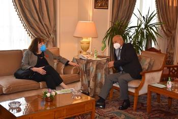 فيرجينا غامبا، الممثلة الخاصة للأمين العام المعنية بالأطفال والنزاع المسلح، تلتقي أحمد أبو الغيط ، أمين عام جامعة الدول العربية،  في القاهرة.