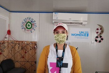 هديل الزعبي هي مساعدة أولى في مخيمات هيئة الأمم المتحدة للمرأة، وتعمل في مخيمي الزعتري والأزرق للنازحين في الأردن.