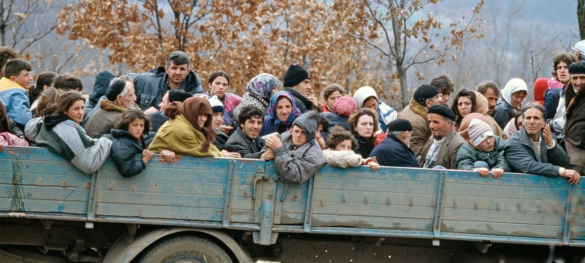 1991年3月1日，巴尔干半岛布尔韦尼察地区，科索沃难民逃离家园。