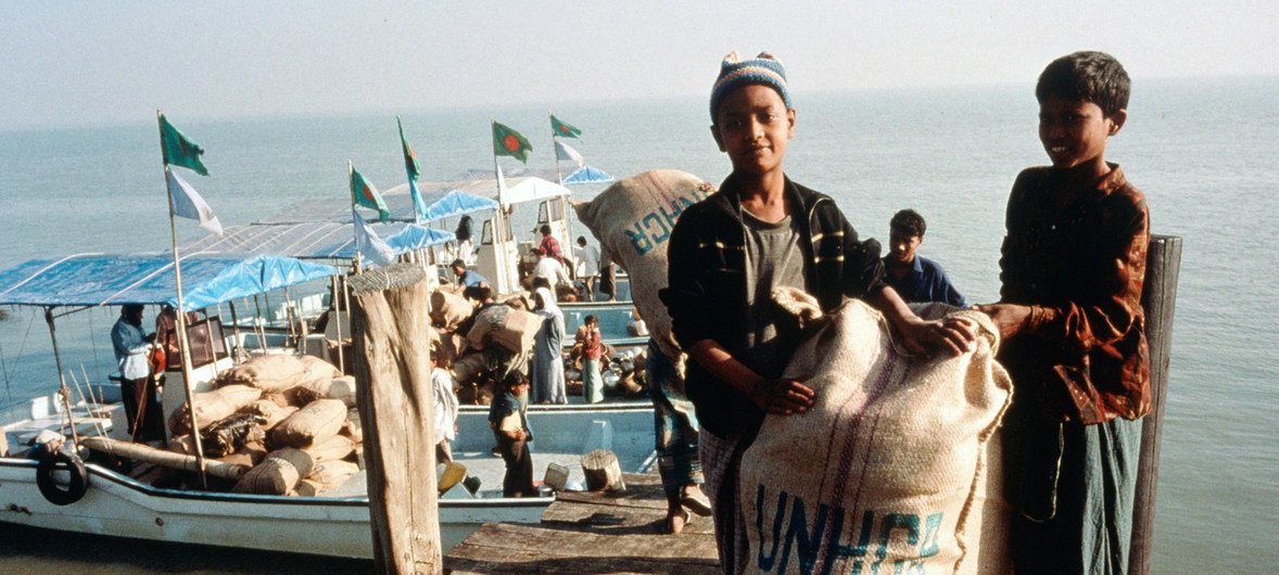 1997年，逃往孟加拉国考克斯巴扎地区的一百万难民中有大约四分之一返回了缅甸。