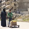 In Aleppo, Syria, WFP distributes monthly rations to help vulnerable families stay healthy during the COVID-19 pandemic. 