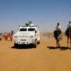Des soldats de la paix de la MINUAD patrouillent à Shangil Tobaya dans le Nord-Darfour, au Soudan.