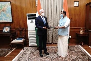 भारत में संयुक्त राष्ट्र के नये रेज़िडेण्ट कोऑर्डिनेटर, शोम्बी शार्प ने भारत सरकार के विदेश मंत्रालय में अपने परिचय पत्र सौंपे.