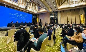 Des scientifiques de l'Organisation mondiale de la santé s'expriment lors d'une conférence de presse à Wuhan, en Chine.
