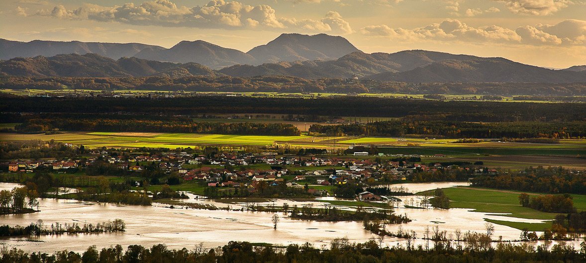 极端天气在斯洛文尼亚等国引发洪水。