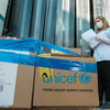 UNICEF entrega compuestos de comida y suministros sanitarios para proteger a los niños más vulnerables contra el coronavirus.