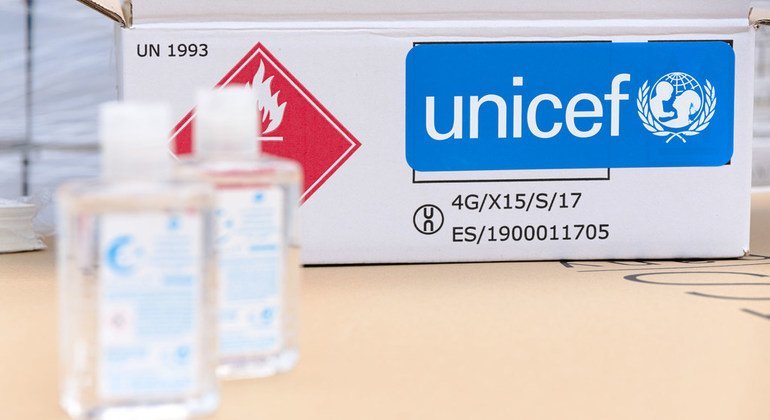 联合国儿基会向西班牙运送了一批抗疫物资。