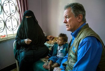 World Food Programme Executive Director, David Beasley, visits the Al Sabeen maternal hospital in Sana'a, Yemen.