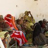 (من الأرشيف) أمهات يحضرن مجموعة دعم مع أطفالهن في مركز صحي في ولاية عفار، إثيوبيا.