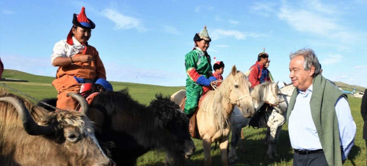 Secretary-General António Guterres meets with the nomadic people of Mongolia.