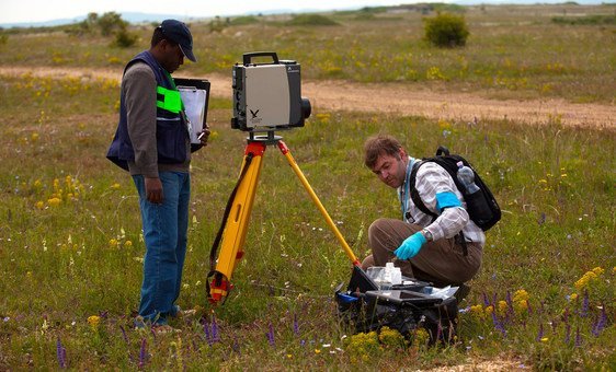 Inspectors in Veszprém, Hungary, set up a portable Radionuclide Identifier based on a High Purity Germanium detector to help detect potential radiation sources. (2013)