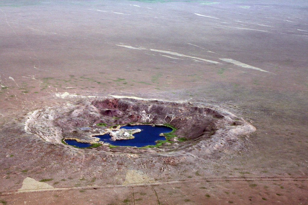 在今天的哈萨克斯坦，前苏联的塞米巴拉金斯克核试验场点看起来像火山口和钻孔。 （资料图片）