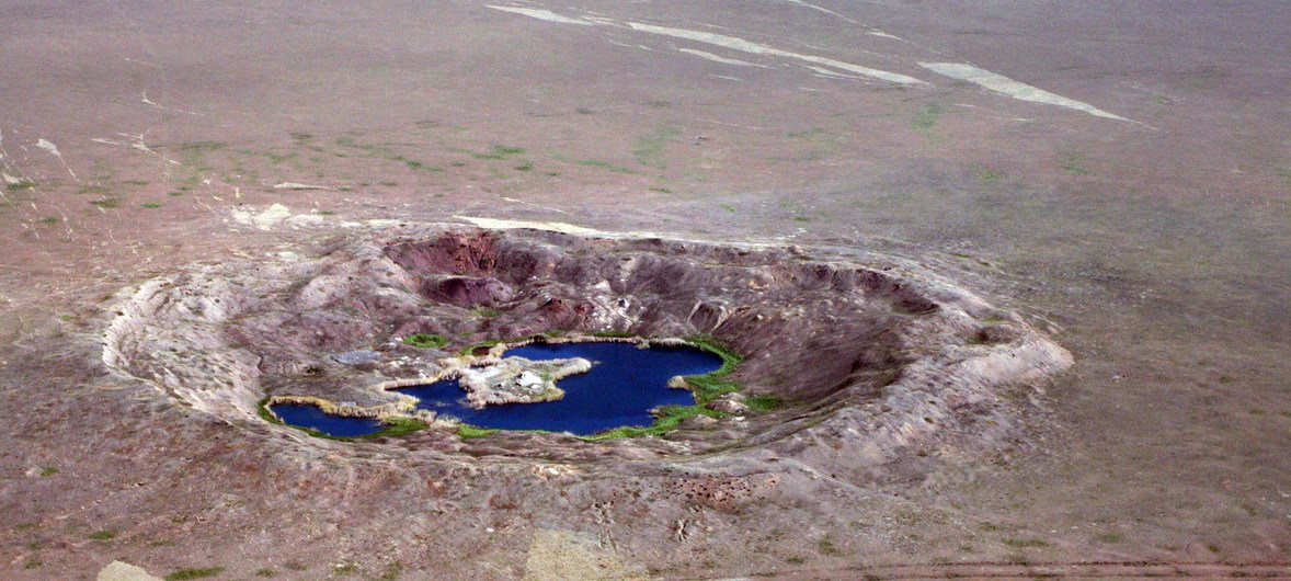 Crateres en un antiguo campo de pruebas nucleares de la antigua Unión Soviética en Semipalatinsk, en Kazajistán. 