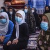 2021 年 9 月 2 日，在赫拉特，这些阿富汗妇女和女孩正在听取有关2019冠状病毒病的预防知识。