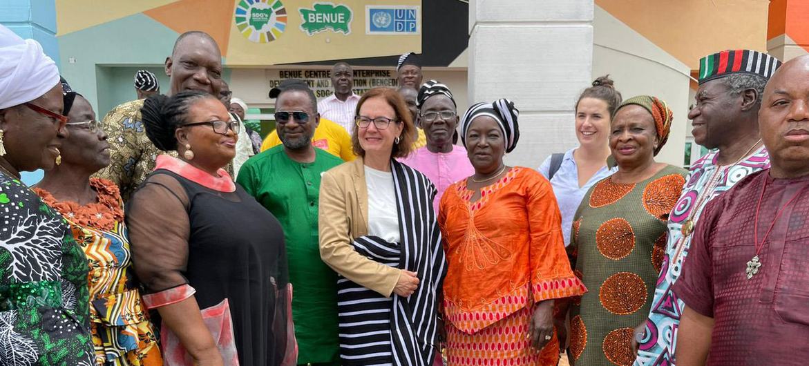 کلودیا مالر، کارشناس مستقل سازمان ملل در مورد اعمال همه حقوق بشر توسط افراد مسن، در سفر اخیر خود به ماکوردی، ایالت بنو، نیجریه.