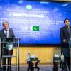 Secretary-General António Guterres (left) and Foreign Minister Bilawal Bhutto Zardari of Pakistan hold a joint press conference.