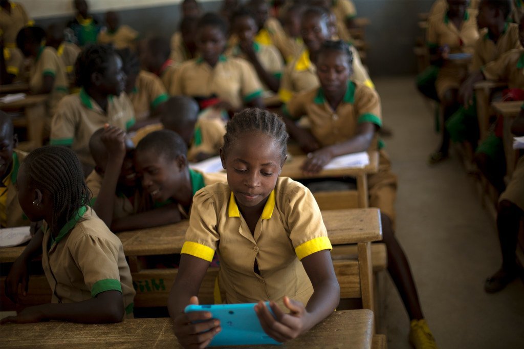 Une élève camerounaise dans une salle de classe. Les écoles des régions anglophones du pays ont connu une multiplication d'attaques