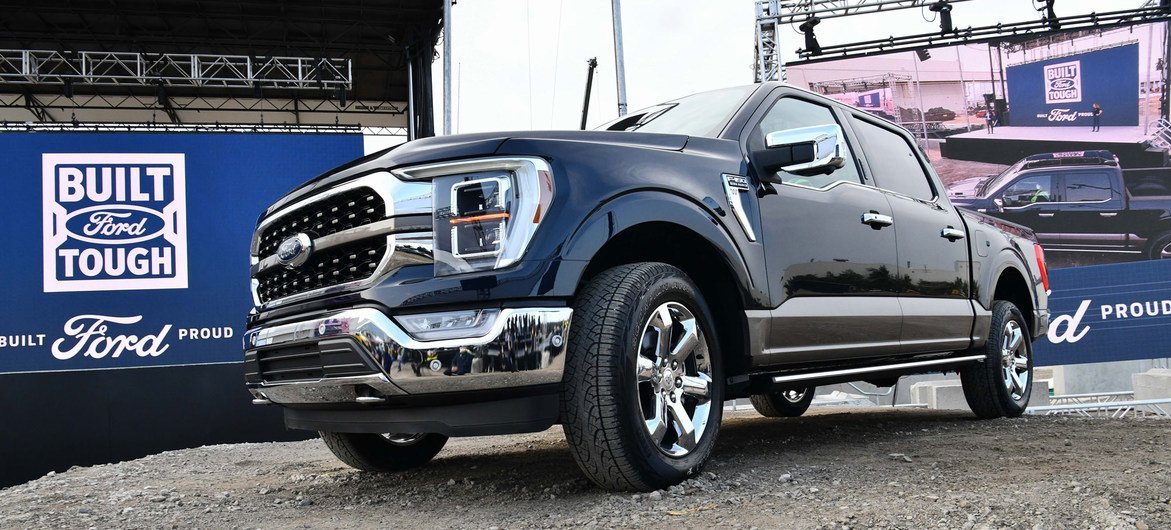 The US motor company Ford says it will release its first fully electric pick-up truck in 2022.