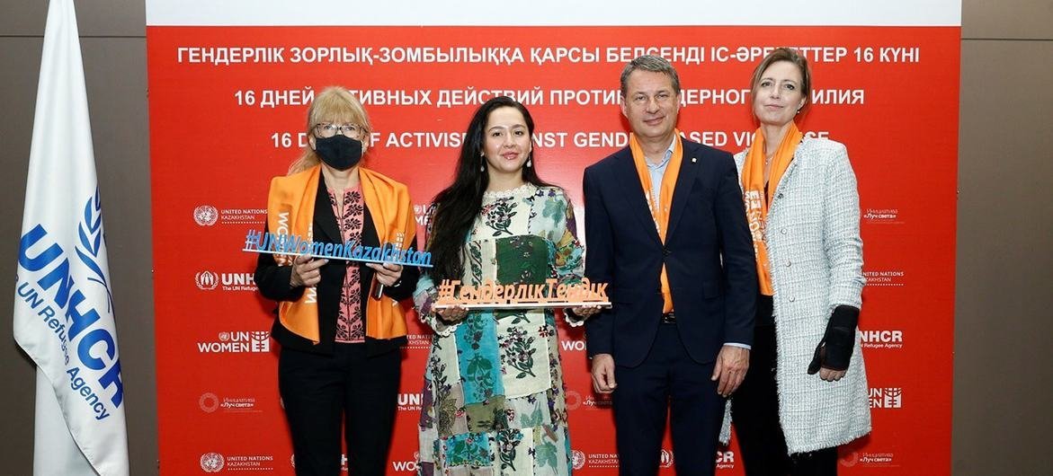 Манижа Сангин, певица и Посол доброй воли УВКБ ООН, присоедилинась к команде ООН в Казахстане в кампании по борьбе с насилием в отношении женщин. 