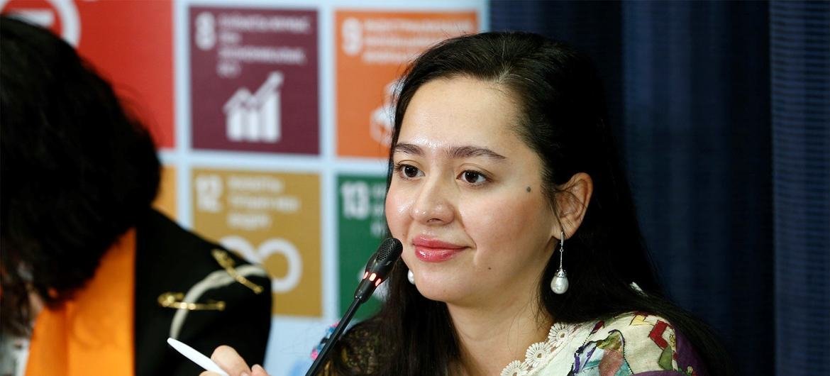 Манижа Сангин, певица и Посол доброй воли УВКБ ООН, на пресс-конференции в поддержку кампании по борьбе с насилием в отношении женщин. 