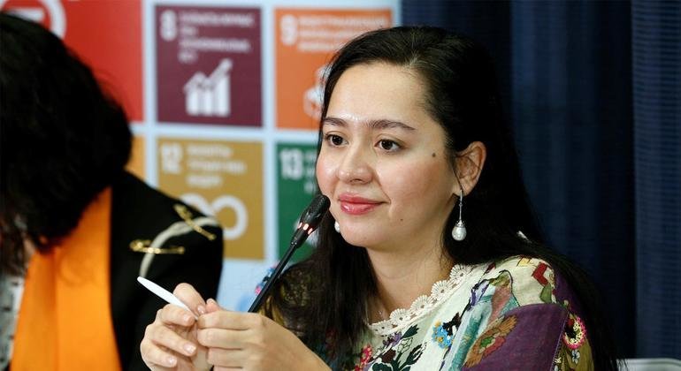 Манижа Сангин, певица и Посол доброй воли УВКБ ООН, на пресс-конференции в поддержку кампании по борьбе с насилием в отношении женщин. 