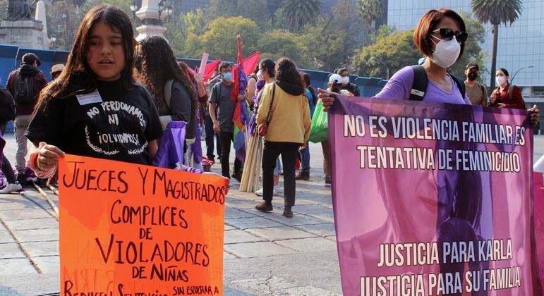 La marcha del 25N, en el Día Internacional de la Eliminación de la Violencia contra la Mujer, en México se vistió de naranja, verde y morado.