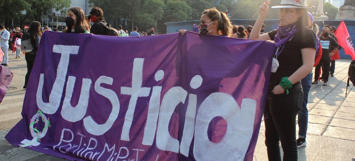 Estas mujeres piden justicia para resolver casos de mujeres asesinadas en México.