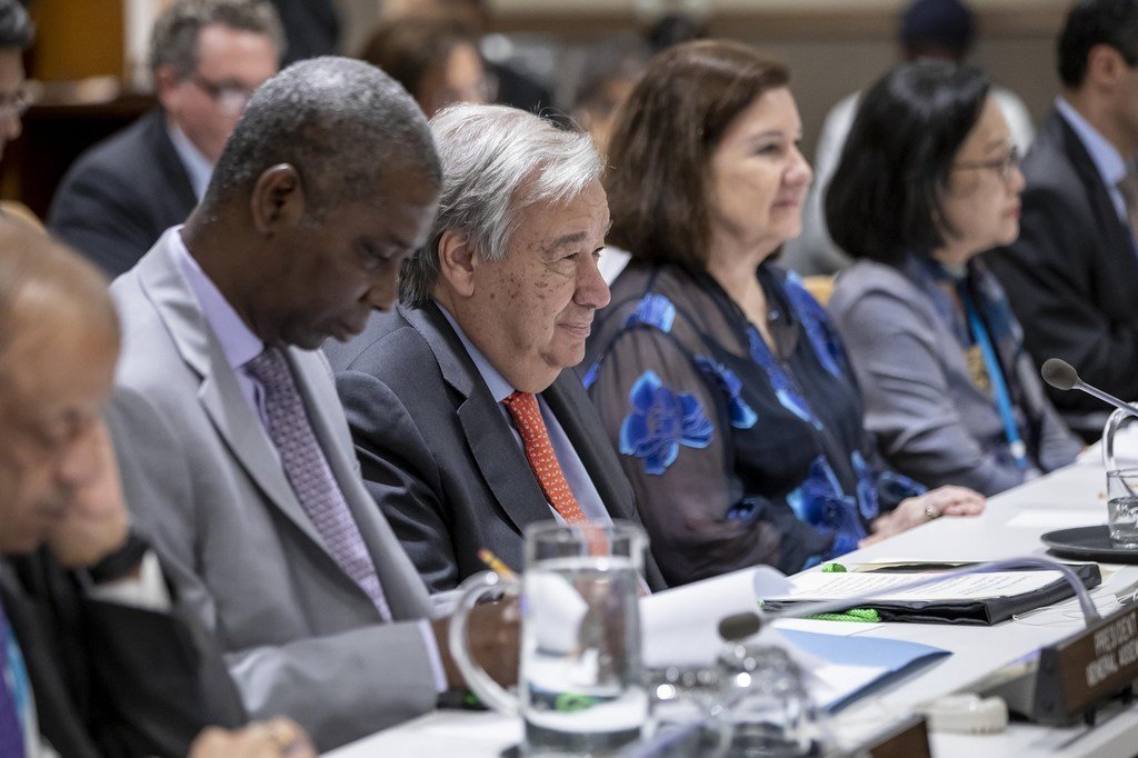 安东尼奥·古特雷斯秘书长(中)出席了联合国大会第七十四届会议期间东南亚国家联盟(东盟)和联合国的部长级会议。(2019年9月28日)