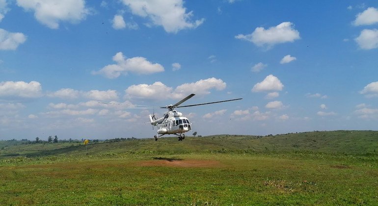Un helicóptero de la Misión de Estabilización de la ONU en la República Democrática del Congo aterriza en Djugu, en la provincia de Ituri, en diciembre de 2019.