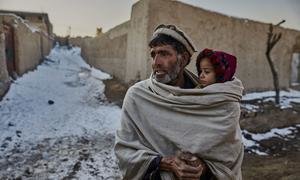 在阿富汗喀布尔，流离失所家庭面临严冬和粮食短缺。