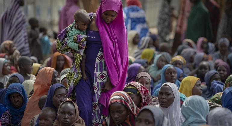 Mulheres deslocadas internamente participam de avaliação da fome do PMA no estado de Borno, na Nigéria.