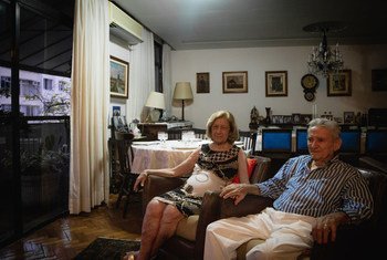 弗雷迪和贝蒂夫妇正在位于巴西里约热内卢的家中。