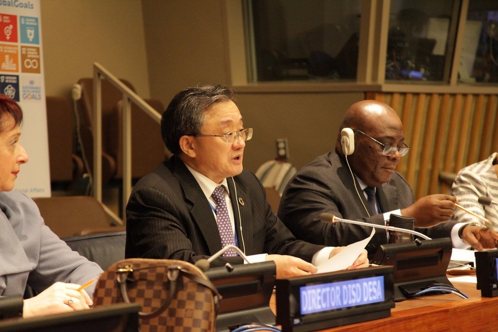 2020年2月10日，联合国主管经济和社会事务的副秘书长刘振民(中)在社会发展委员会第五十八届会议开幕式上致辞。