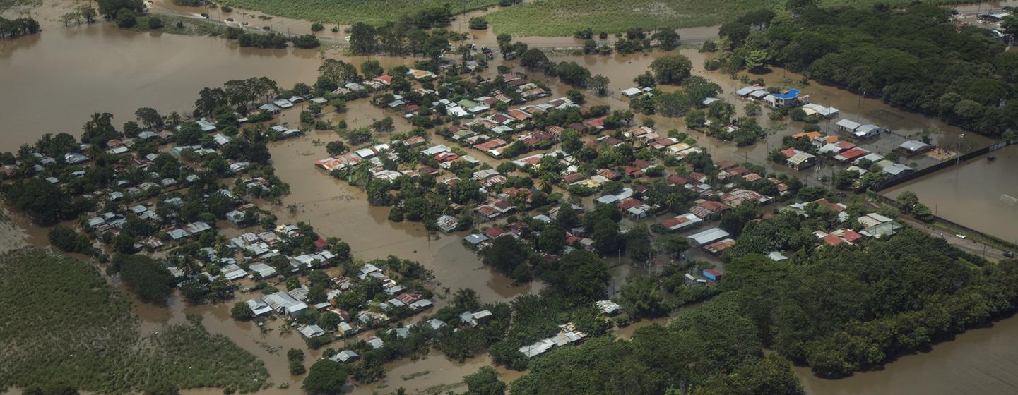 El impacto de la tormenta Nate fue catastrófico para Costa Rica. dejó 117 rutas nacionales afectadas, 423 puentes dañados, 113.000 hectáreas de producción agrícola afectadas y pérdidas que superan los $380 millones.
