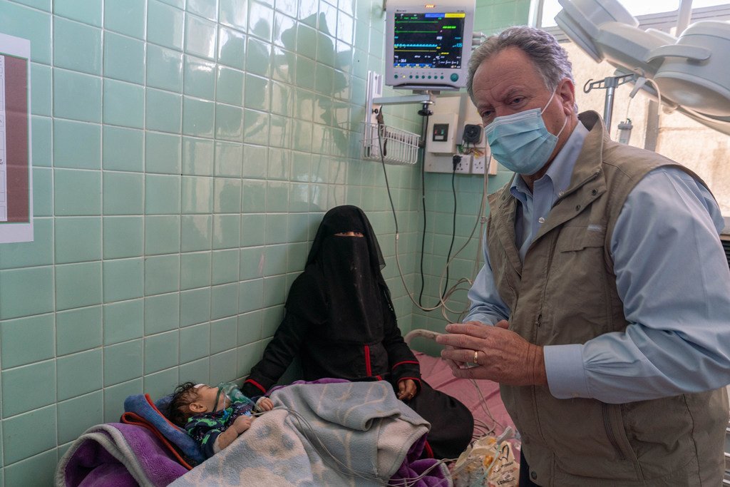 زار ديفيد بيزلي، المدير التنفيذي لبرنامج الأغذية العالمي، مستشفى السبعين للأمومة والطفولة في اليمن. يبلغ معدل سوء التغذية الحاد بين الأطفال دون سن الخامسة 10.5٪ ، وهو أعلى بقليل من العتبة الخطيرة والوضع آخذ في التدهور.