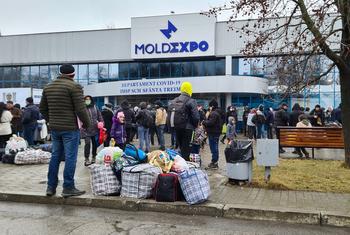Власти Молдовы используют здание выставочного центра в Кишиневе для приема беженцам из Украины.  